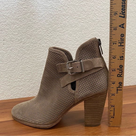VINCE CAMUTO Perforated Tan Suede Heeled Booties Ankle Boots Women’s Size 7.5 - Picture 7 of 16